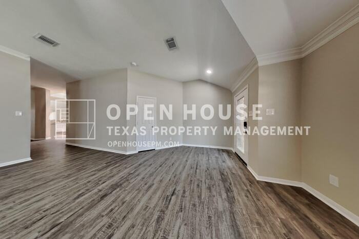 20423 Drakewood Dr - Photo 5 of 25