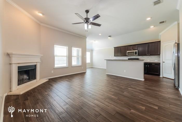 251 Oxford Dr - Photo 4 of 12