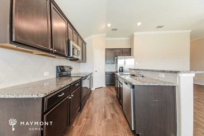 251 Oxford Dr - Photo 5 of 12
