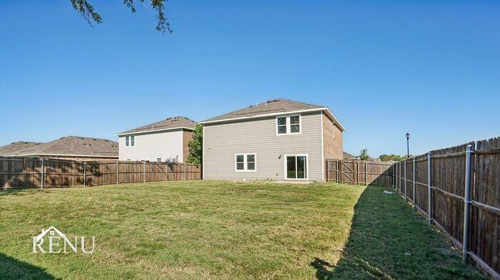 500 London Dr - Photo 3 of 50