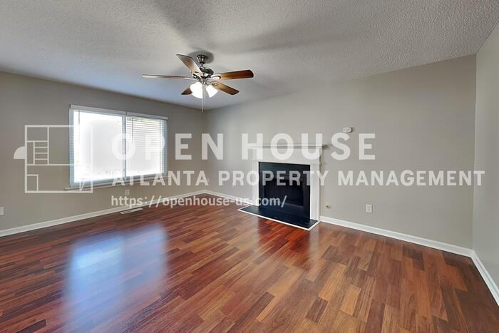 1050 Augusta Woods Dr - Photo 4 of 21