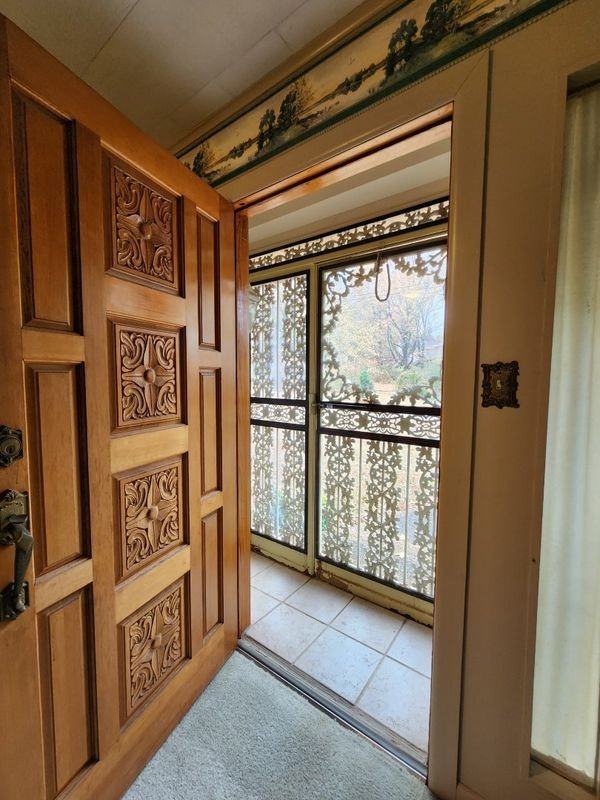 1402 Loberg Ln - Photo 2 of 25