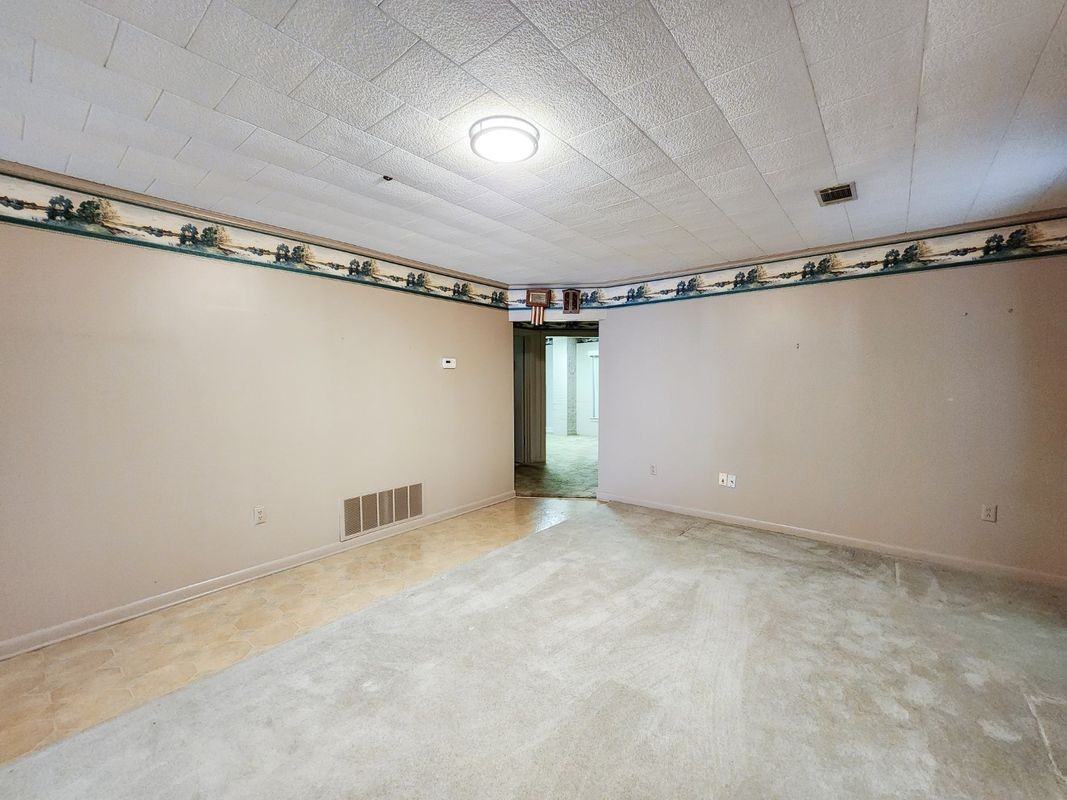1402 Loberg Ln - Photo 3 of 25