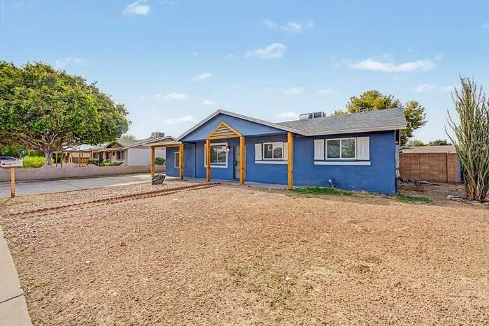 6944 W Solano Dr S - Photo 3 of 32