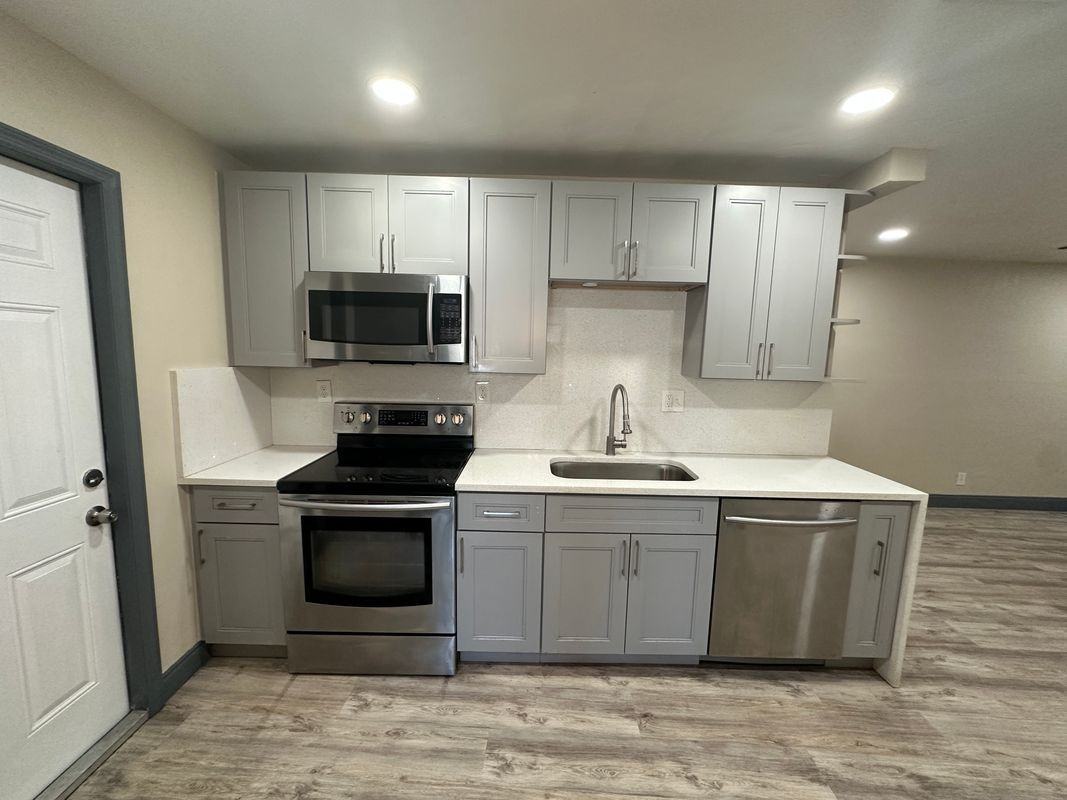 2550 Ne 7th Ter - Photo 2 of 14