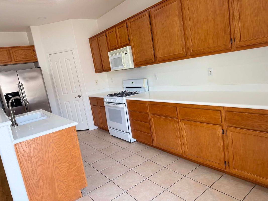 13900 Nelliebell Dr - Photo 4 of 9