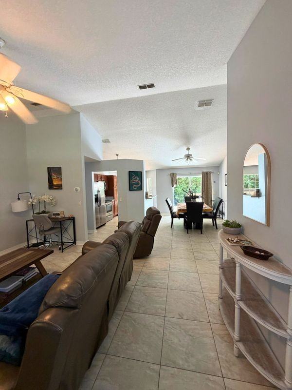 152 Meadow Ave - Photo 2 of 42