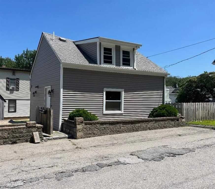 16 Hedley Ave - Photo 3 of 10