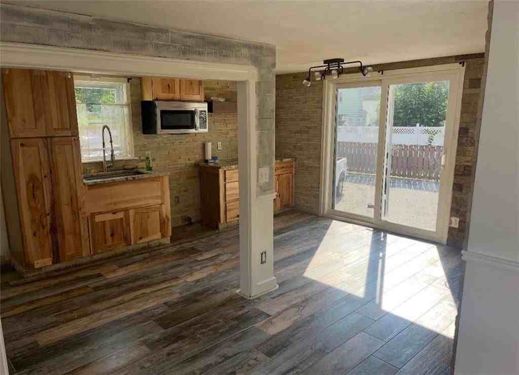 16 Hedley Ave - Photo 4 of 10