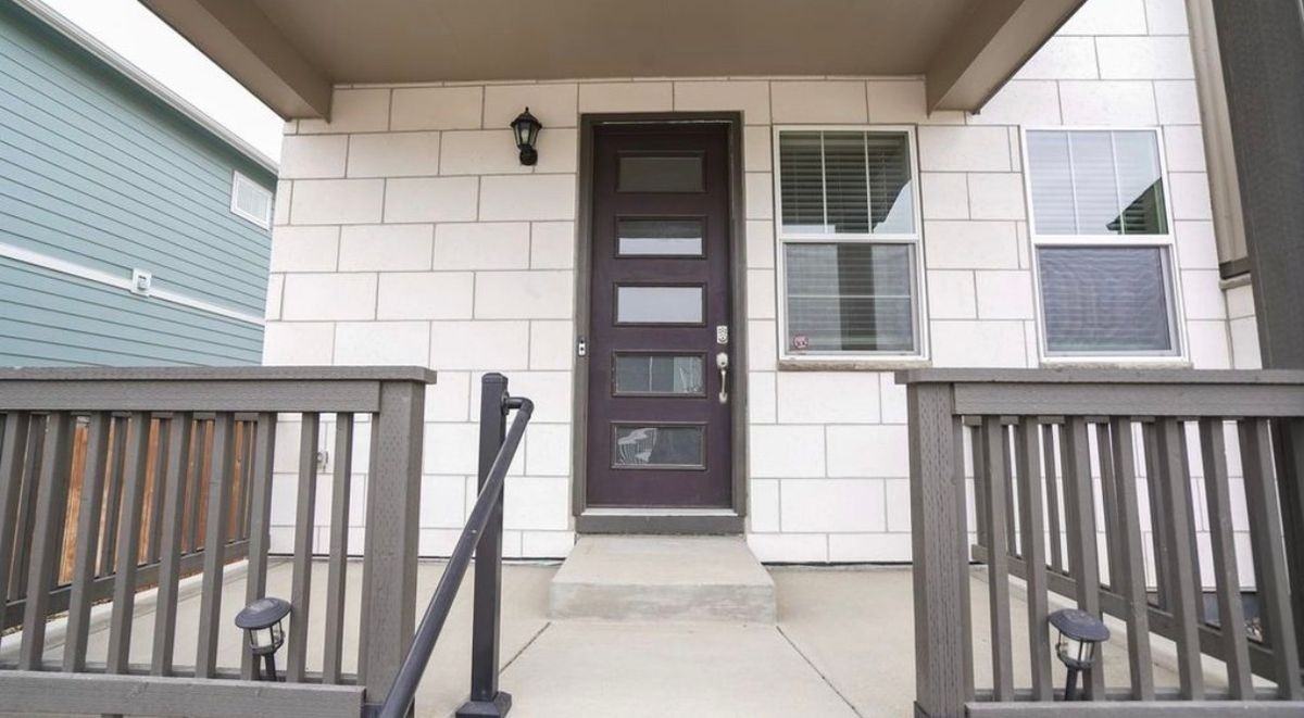 21793 E 8th Ave - Photo 3 of 30