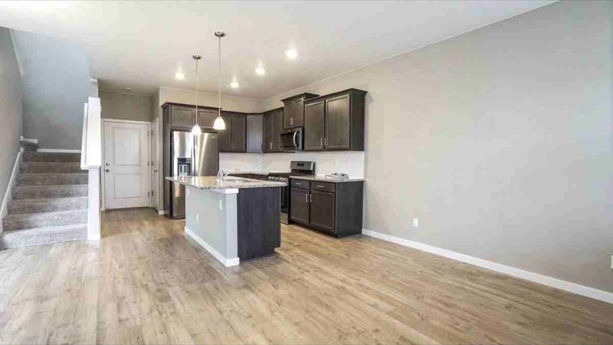 21793 E 8th Ave - Photo 4 of 30
