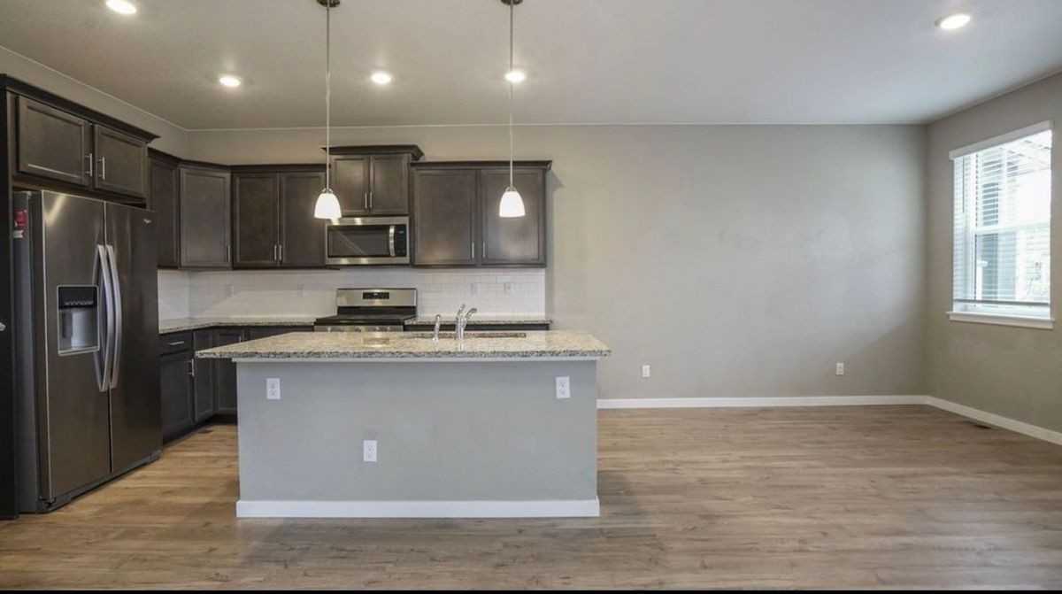 21793 E 8th Ave - Photo 5 of 30