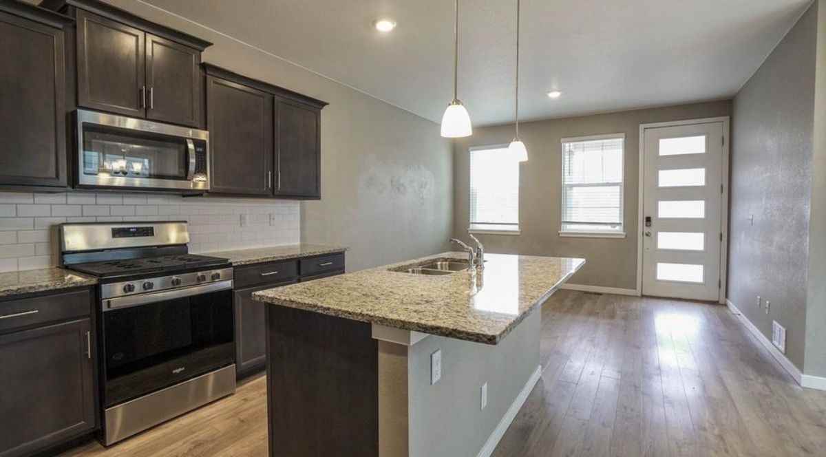 21793 E 8th Ave - Photo 7 of 30