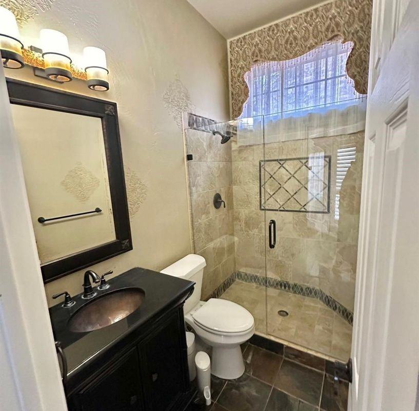 220 Redwood Dr - Photo 2 of 31