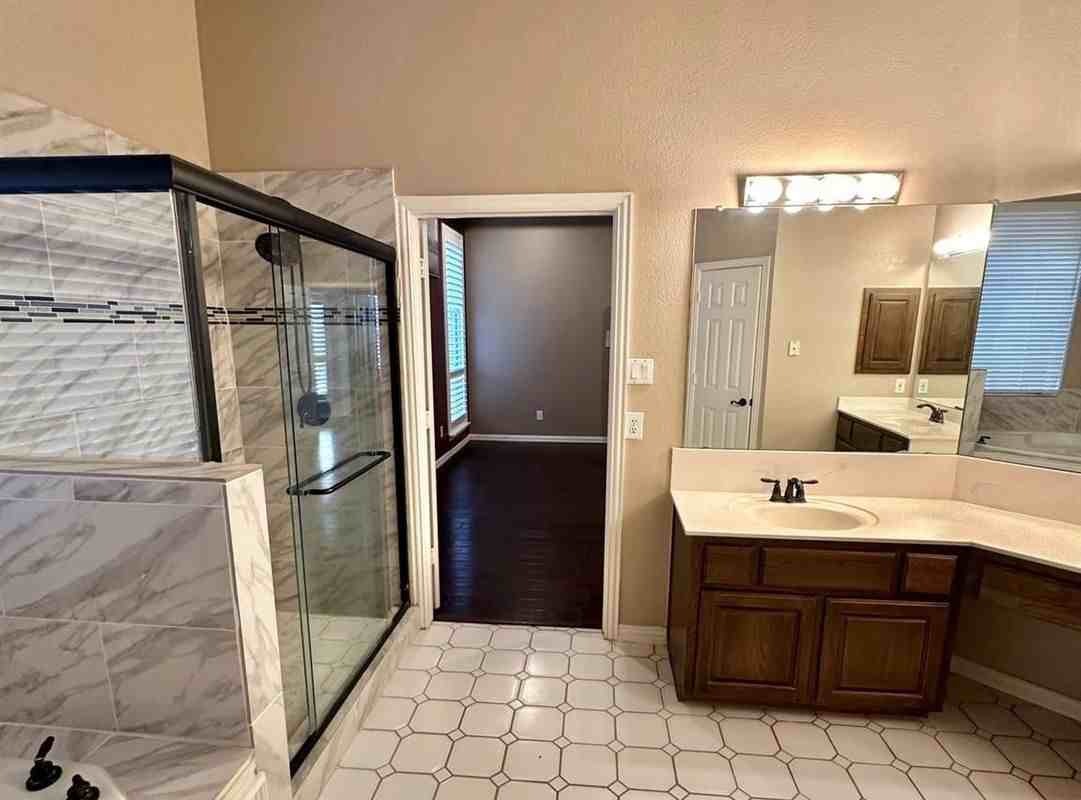 220 Redwood Dr - Photo 3 of 31
