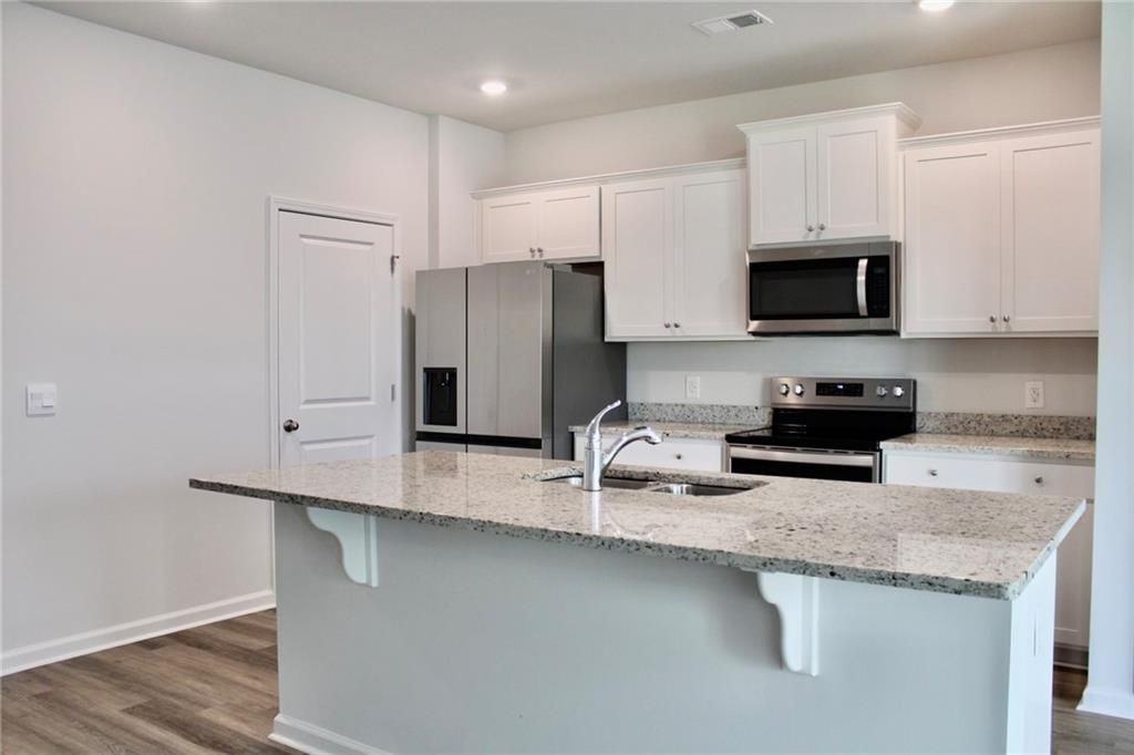 102 Fremont Ln - Photo 4 of 12