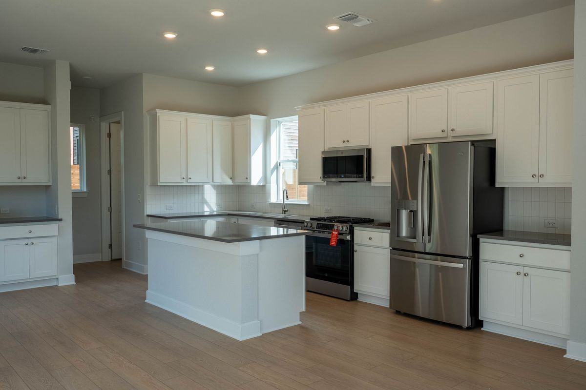 2705 Wilson St - Photo 5 of 26