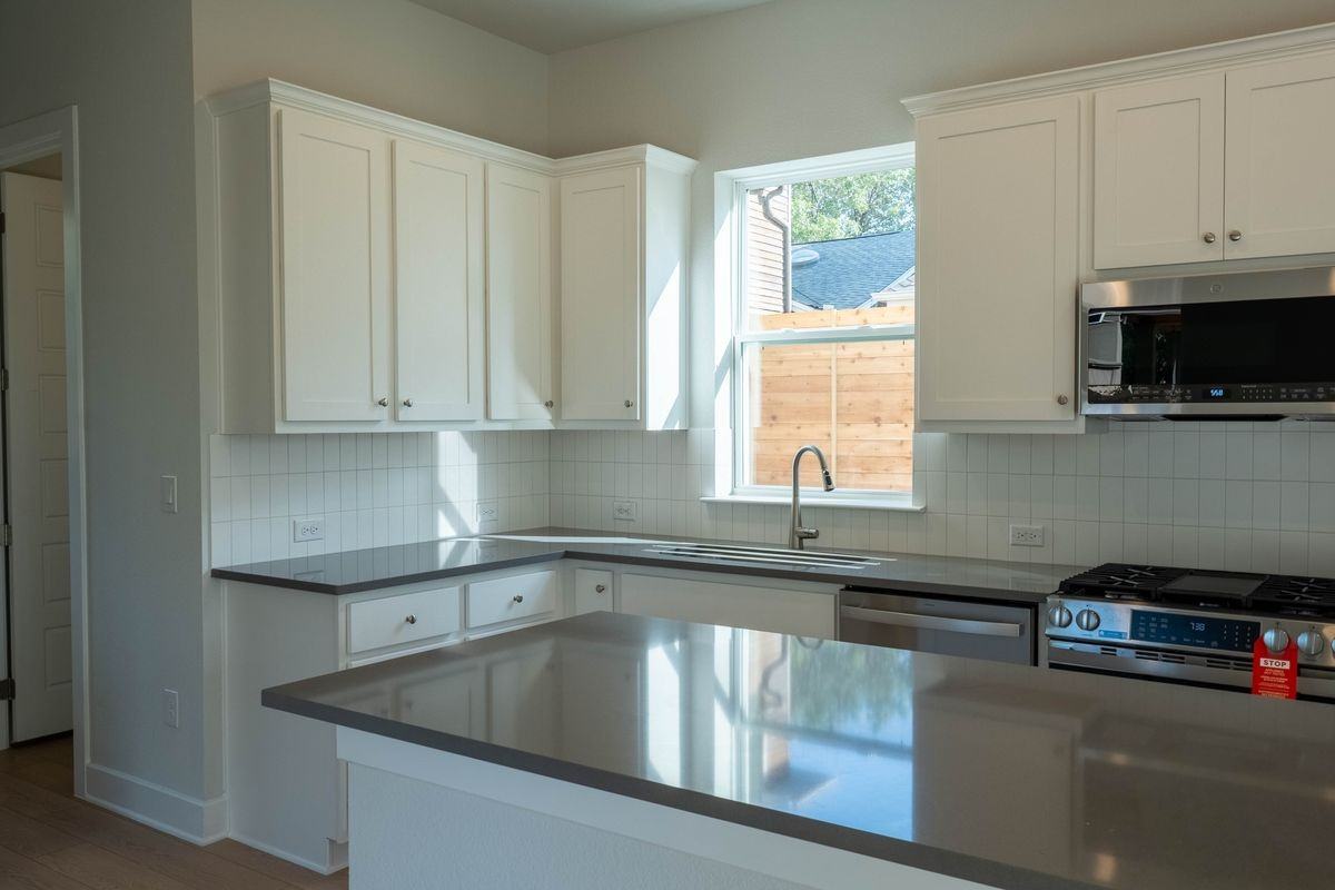 2705 Wilson St - Photo 6 of 26