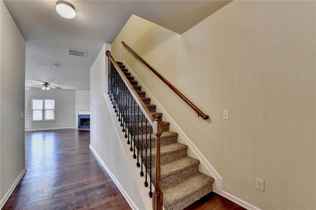 2520 Morgan Chase Dr - Photo 2 of 18