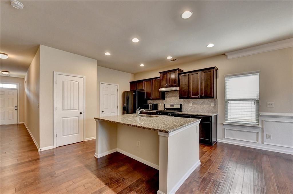 2520 Morgan Chase Dr - Photo 4 of 18
