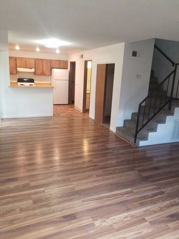 317 19th St - Photo 2 of 7