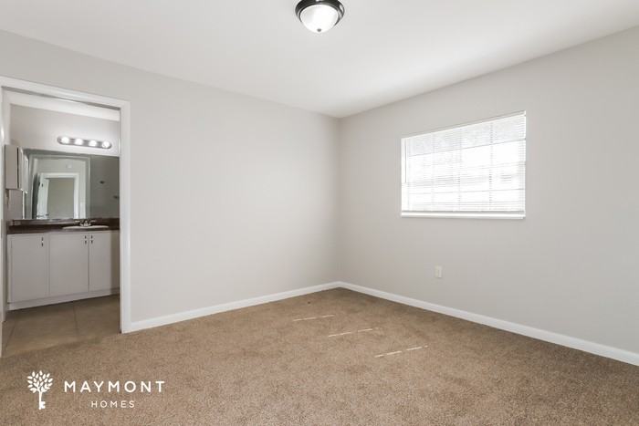 690 Formosa Ave - Photo 7 of 12