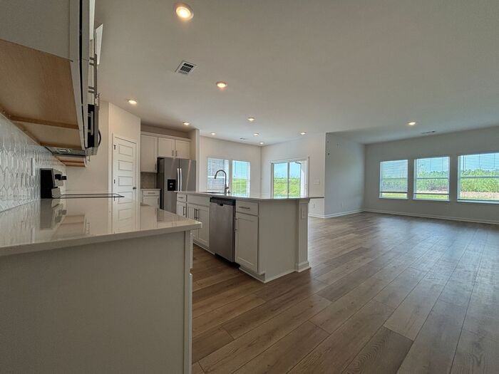 261 Avebury Rd - Photo 6 of 50