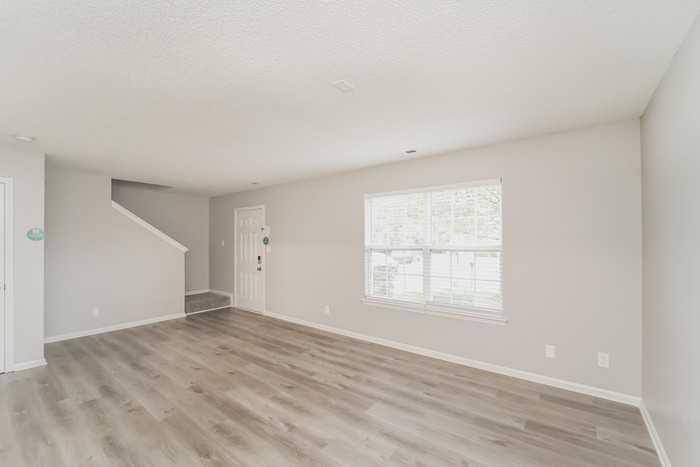12239 Stewarts Crossing Dr - Photo 5 of 17