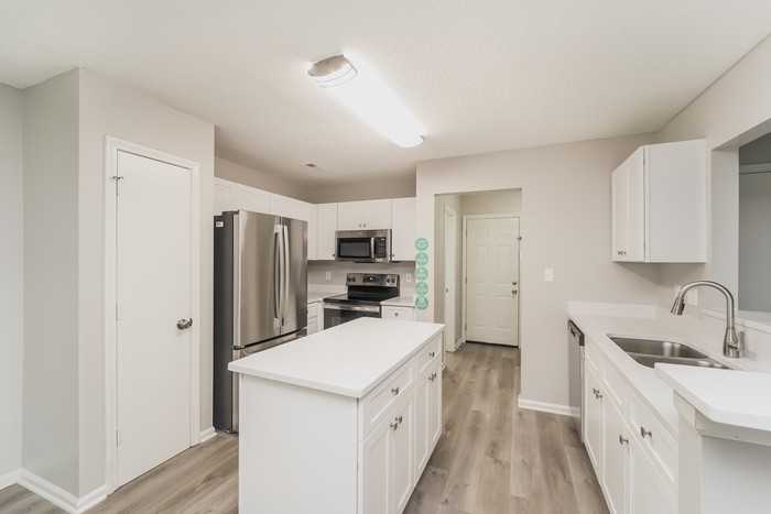 12239 Stewarts Crossing Dr - Photo 7 of 17
