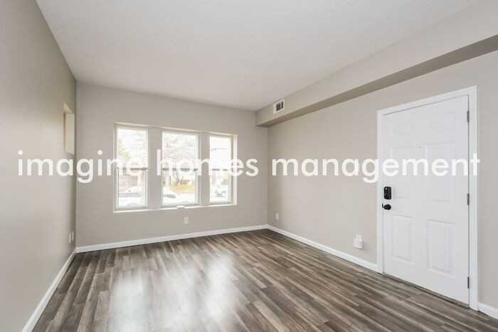 4258 Mcpherson Ave #2B - Photo 5 of 18