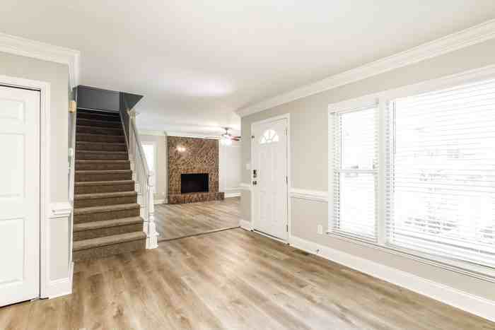 3520 Hickory Nut Ct - Photo 5 of 17