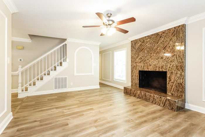 3520 Hickory Nut Ct - Photo 7 of 17