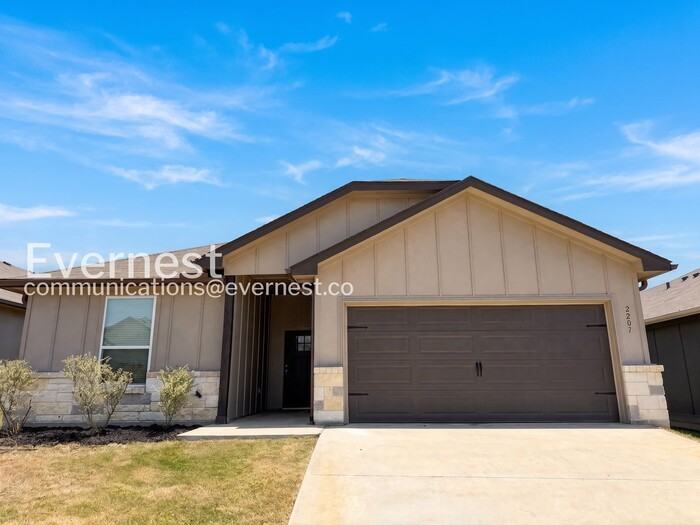 2207 Hornbeam St - Photo 2 of 21