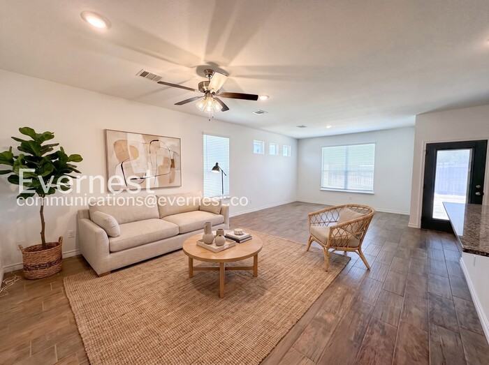2207 Hornbeam St - Photo 3 of 21
