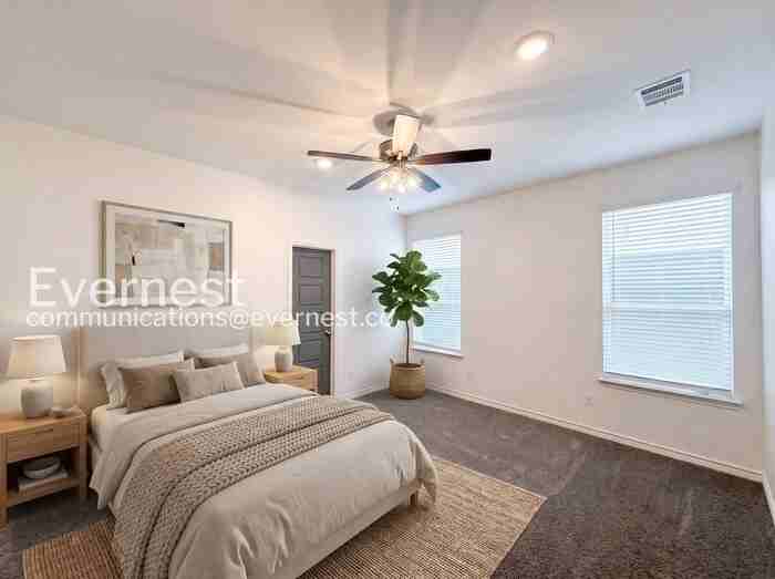 2207 Hornbeam St - Photo 4 of 21