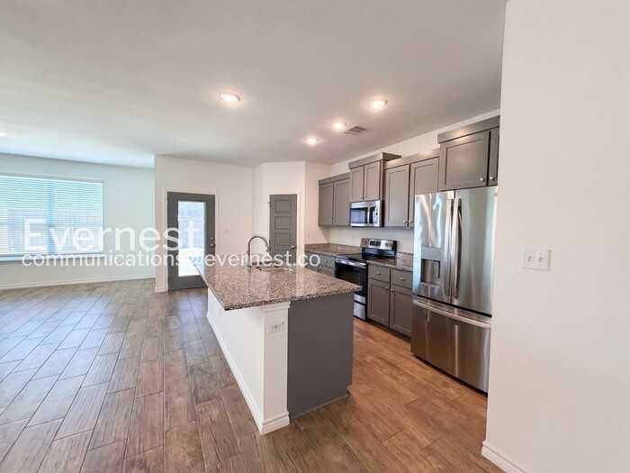 2207 Hornbeam St - Photo 6 of 21