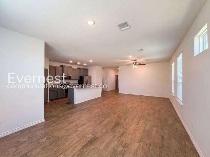 2207 Hornbeam St - Photo 7 of 21