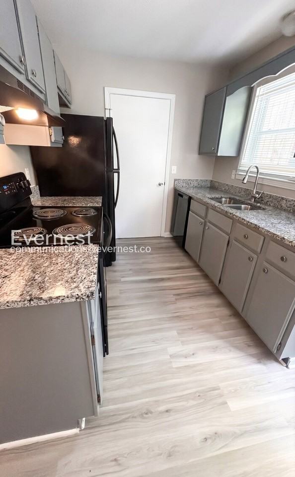 483 Ellenwood Dr - Photo 6 of 23