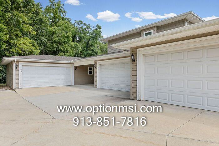 422 N Clayview Dr - Photo 3 of 30