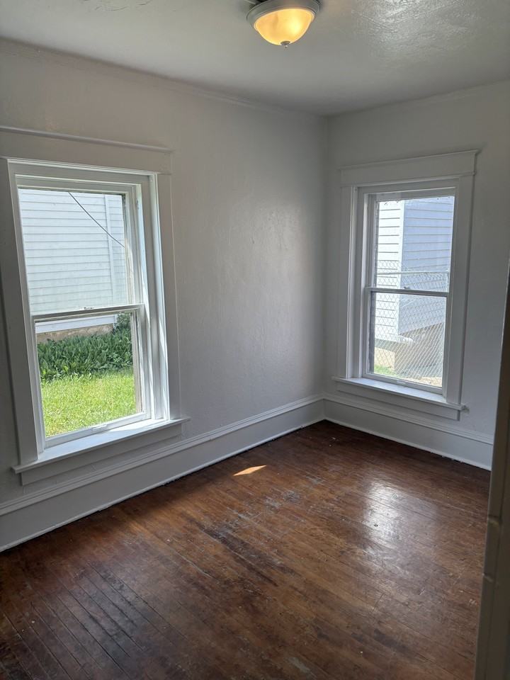 520 9th St #522 - Photo 2 of 2