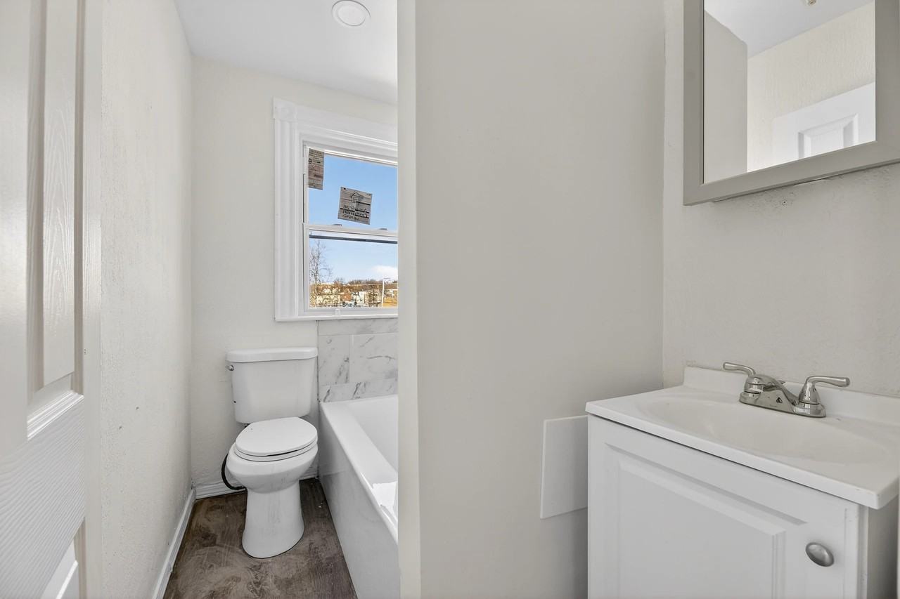 528 Charles St #2 - Photo 4 of 11