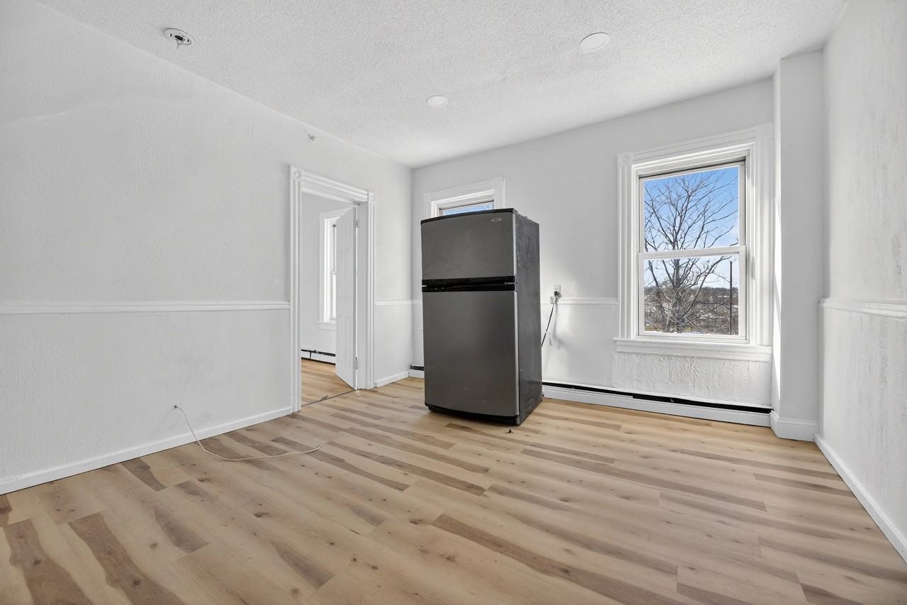 528 Charles St #2 - Photo 6 of 11
