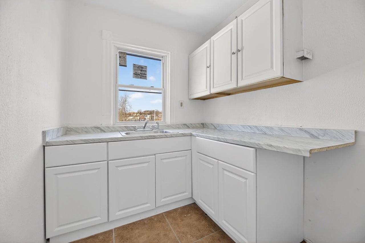 528 Charles St #2 - Photo 7 of 11