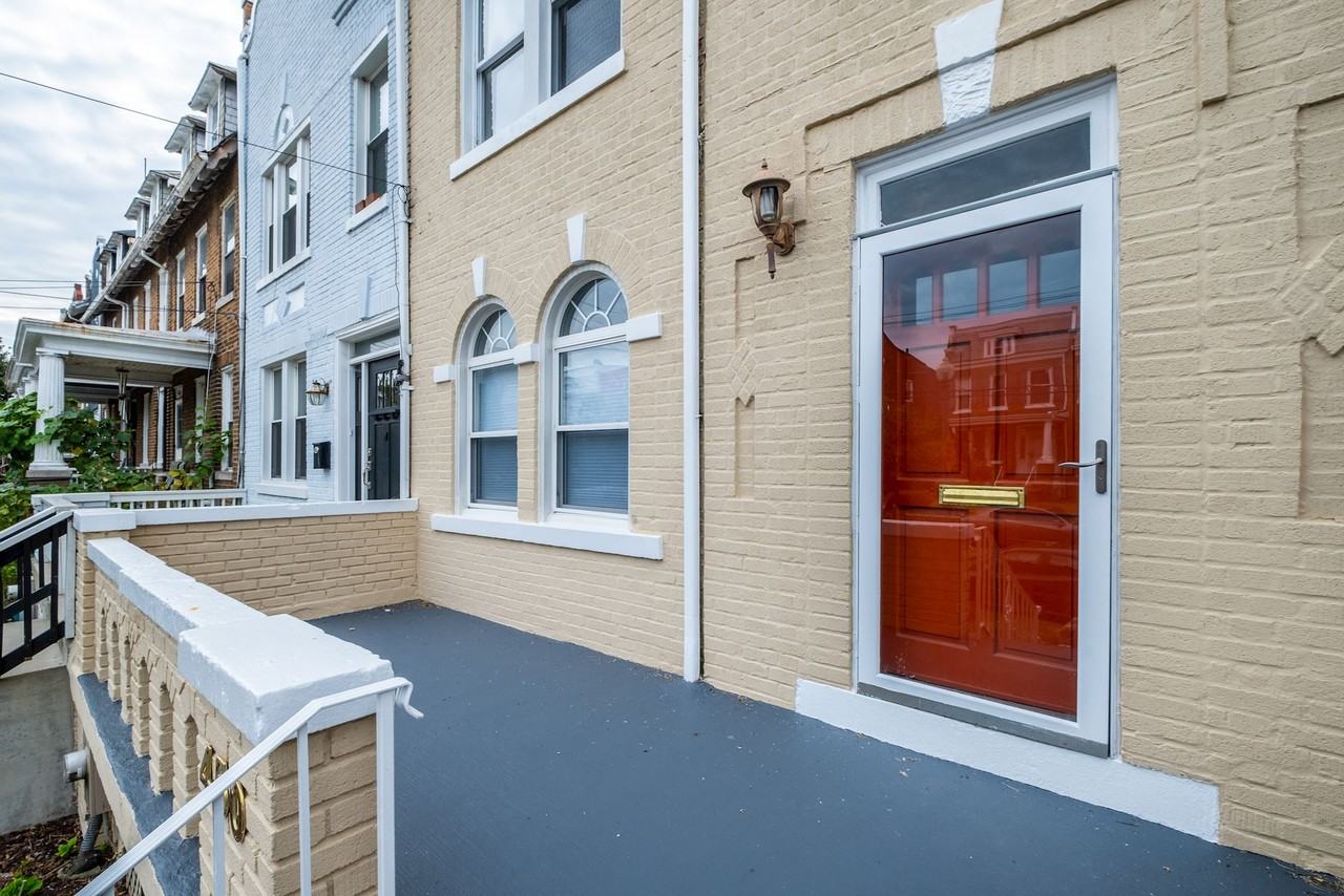 450 Randolph St Nw #NA - Photo 3 of 46