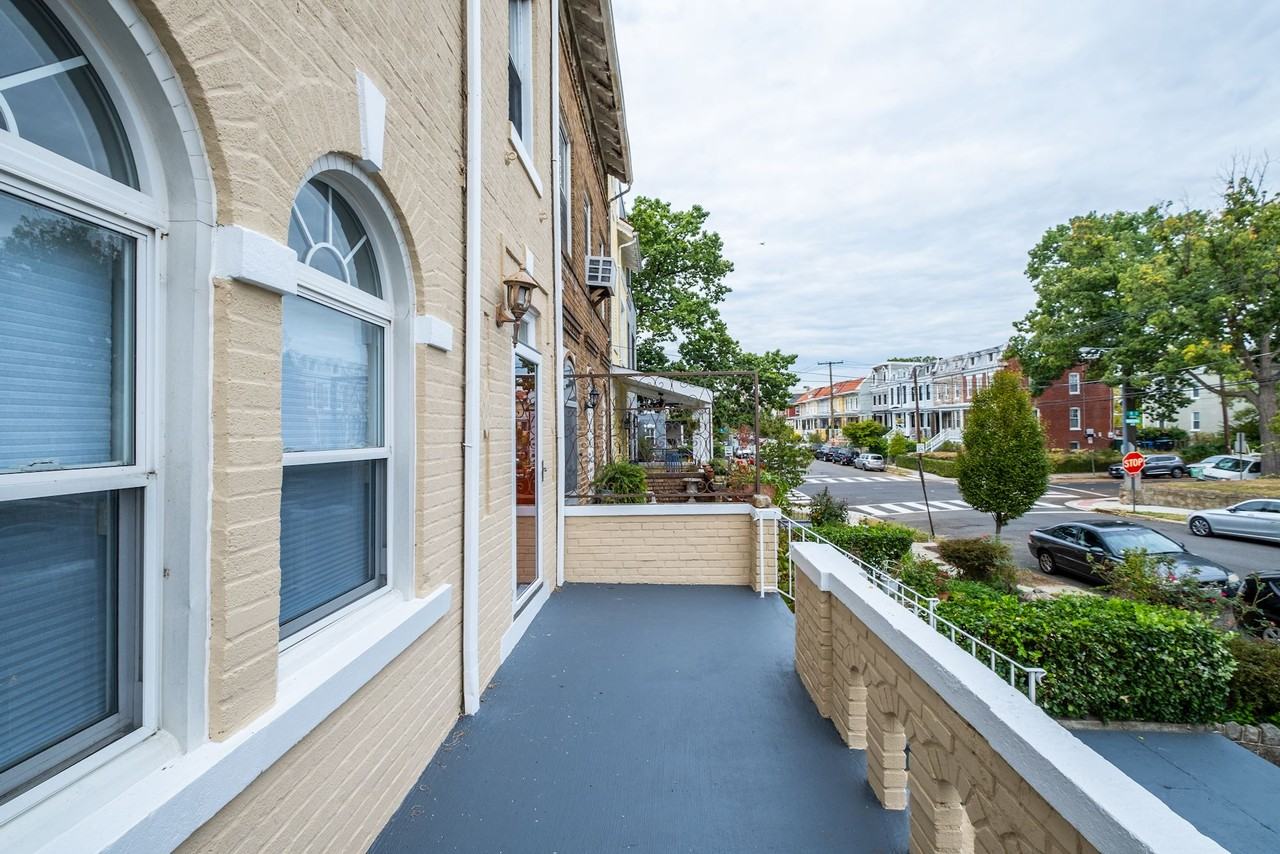 450 Randolph St Nw #NA - Photo 4 of 46