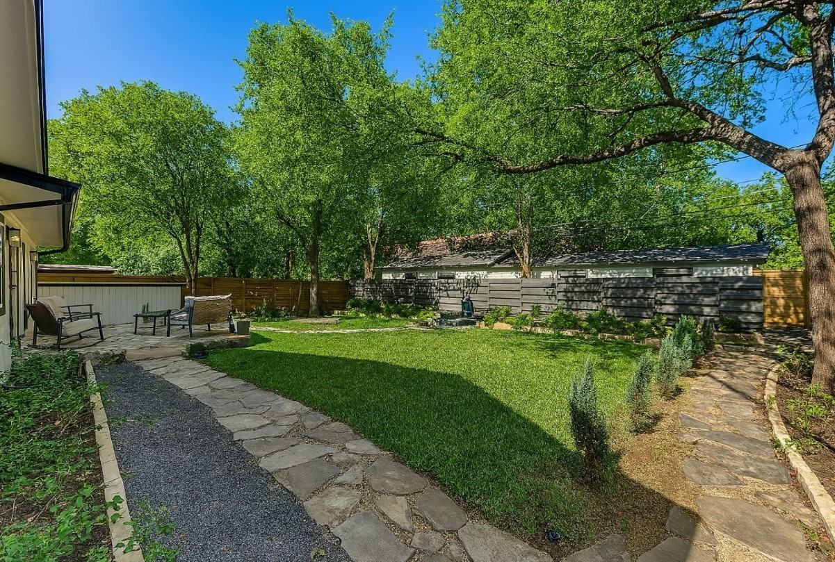 7002 Whispering Oaks Dr #NA - Photo 3 of 34