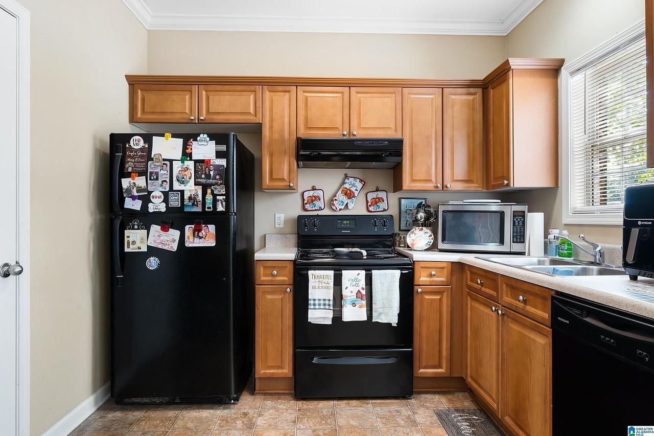 2033 Queens Ct #2033 - Photo 7 of 26