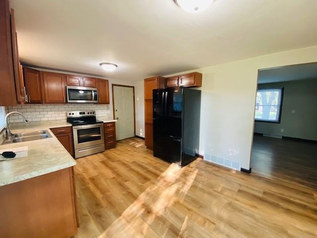 Regina St #2710 - Photo 4 of 11