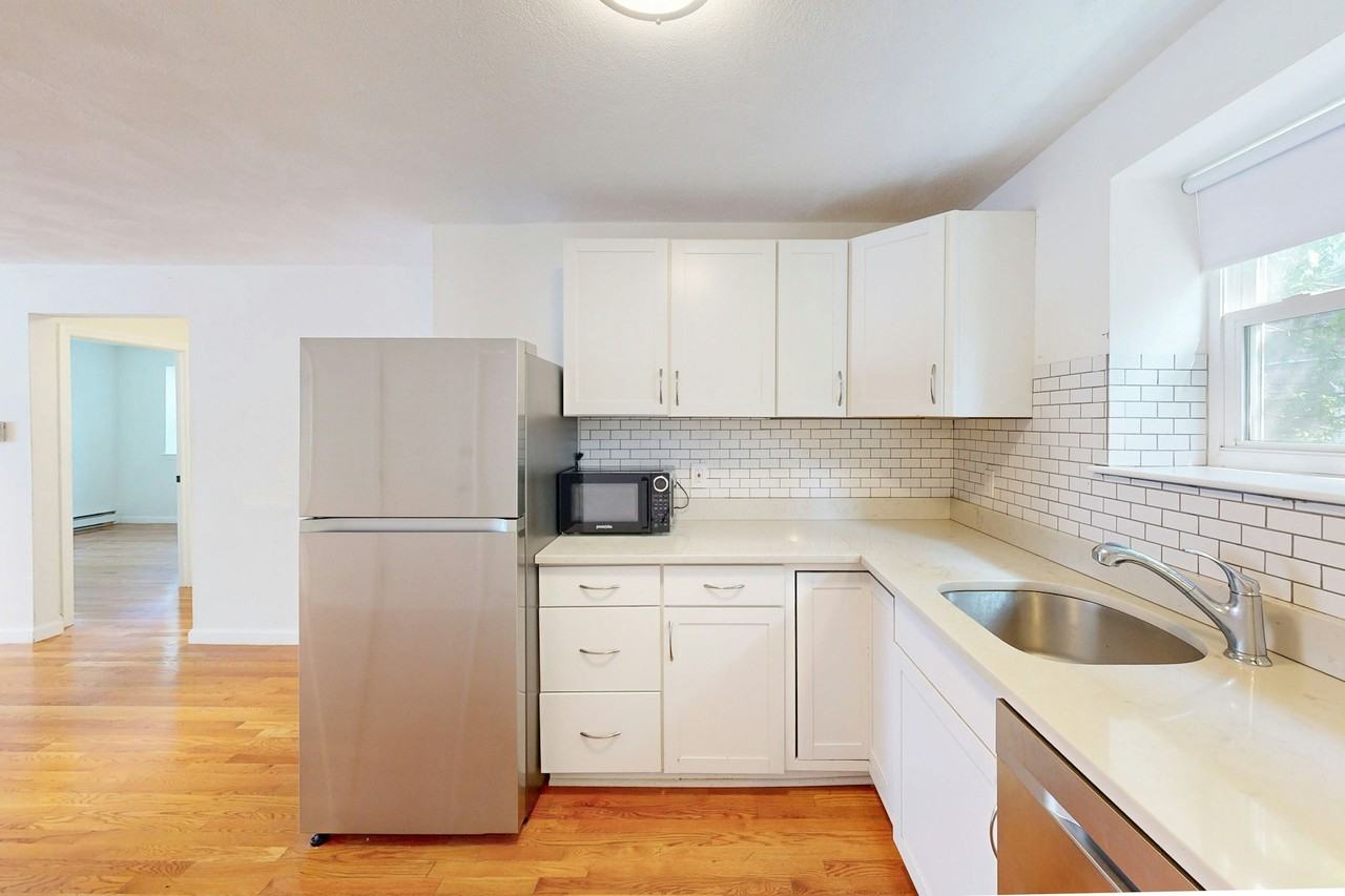 104 Trowbridge St #4 - Photo 3 of 13
