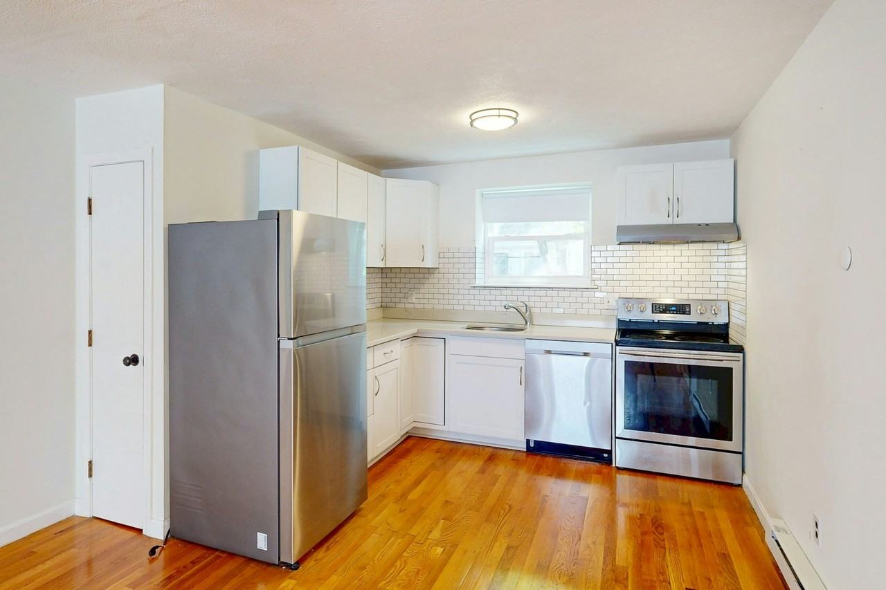 104 Trowbridge St #4 - Photo 5 of 13